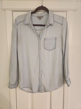 ⚡️3/$20⚡️ Light Blue Womens Button-Down Shirt Size Small